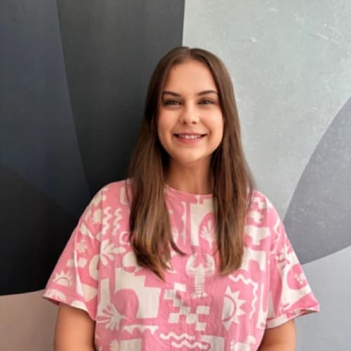 Roslyn Salisbury, Account Director